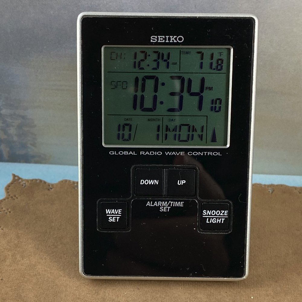 Seiko Global Radio Wave Desk Clock and Alarm